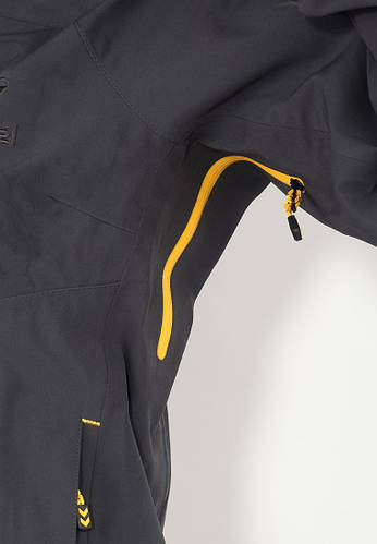 Куртка Hummel CLASSIC BEE WOMENS 3 LAYER JKT (XS), цена 978 грн., купить в  Одессе — Prom.ua (ID#1170119680)
