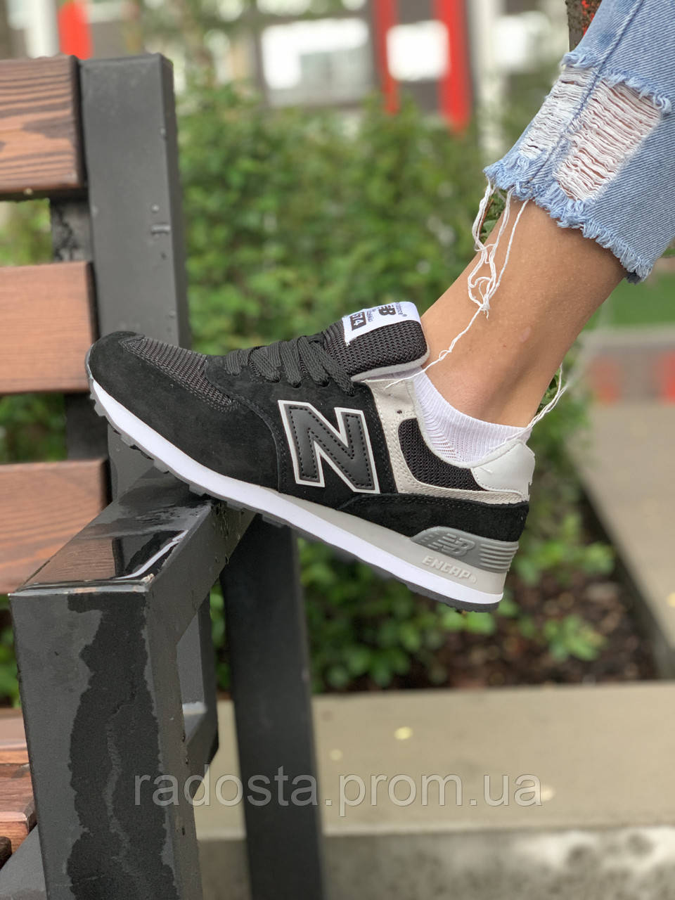 

Кроссовки подростковые унисекс черные New Balance 574 / Нью беленс замш сетка. Кросівки підліткові чорні 38