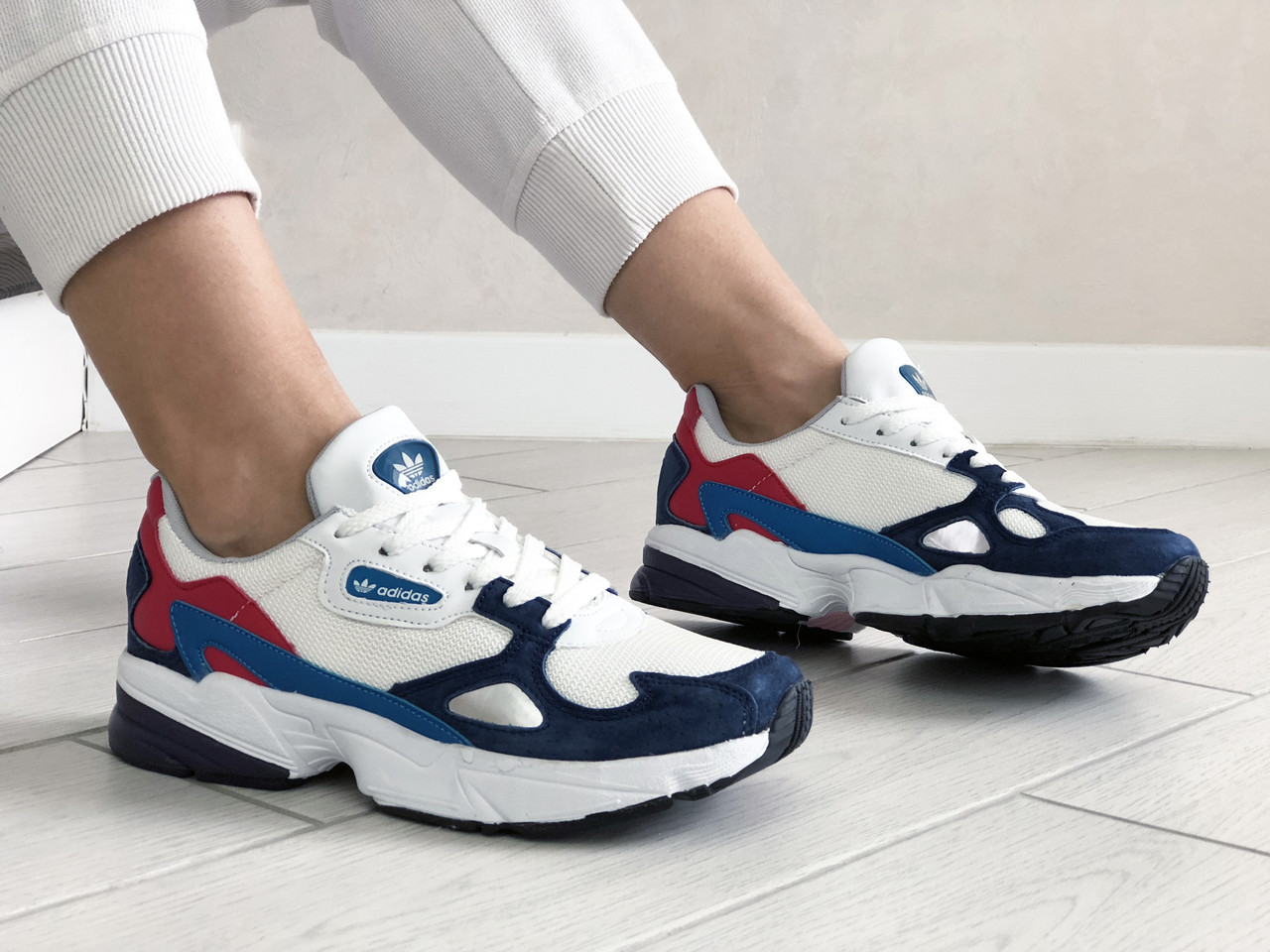 Женские кроссовки adidas Falcon синие