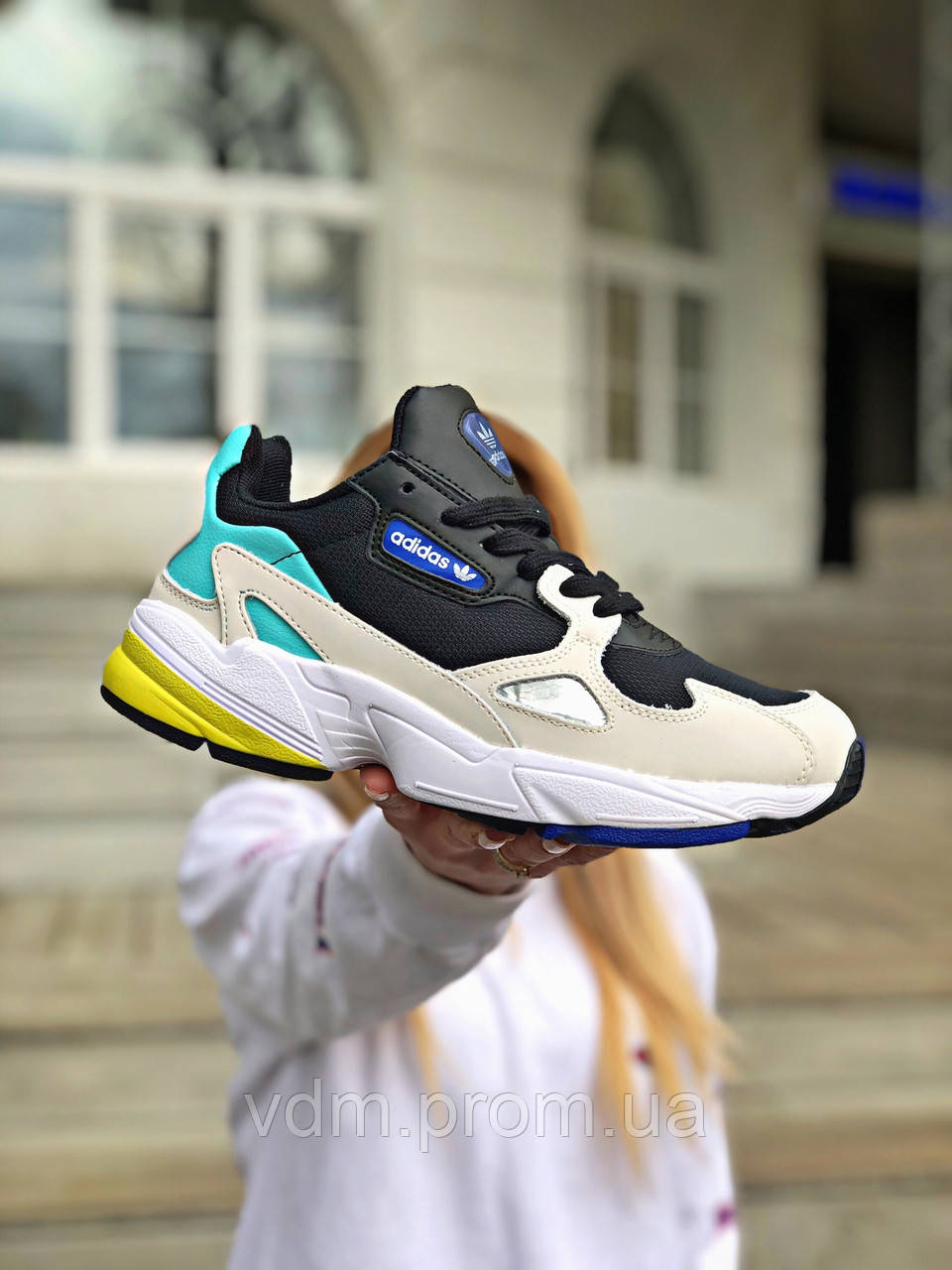 

Кроссовки женские Adidas Falcon в стиле Адидас Фалькон, замша, код Z-2136. Бежевые с черным и ментоловым 39