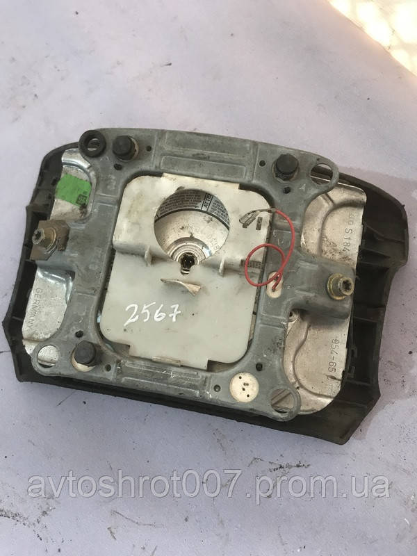 

Подушка безопасности в рулевое колесо Audi A4 b5 95465C