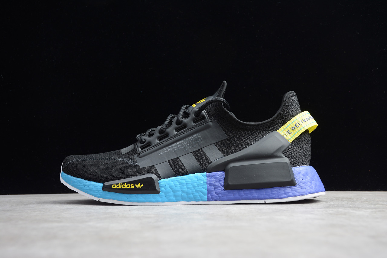 

Кроссовки женские Adidas NMD R1 V2 / ADM-3134 (Реплика), Черный