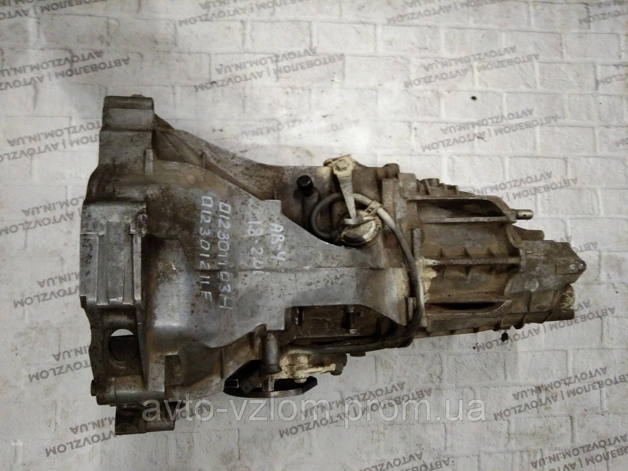 

КПП для Audi 80 B4, 1.8i, 2.0i, 012301103H, 012301211F