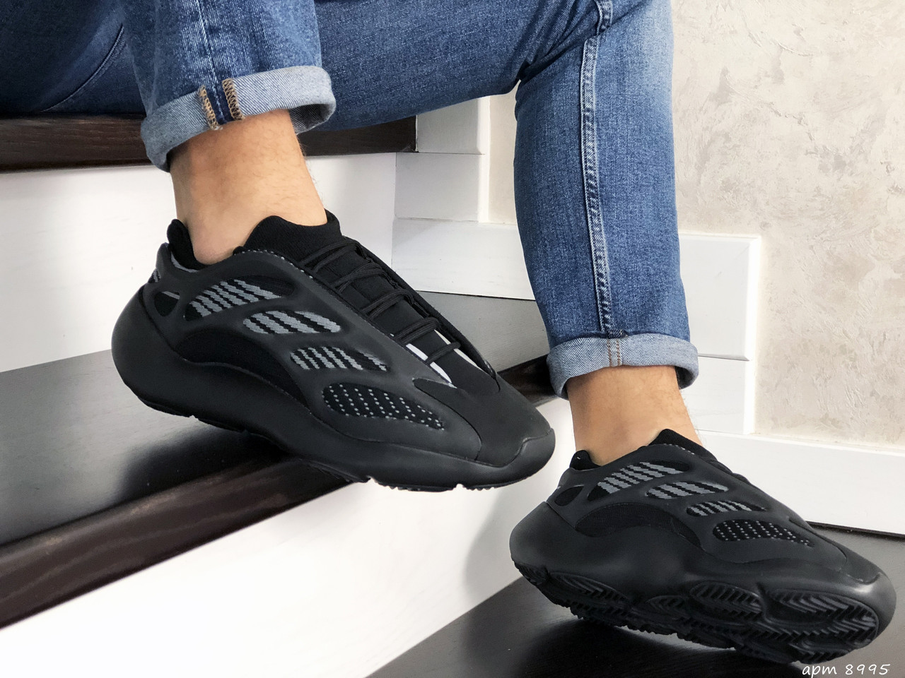 

Кроссовки мужские Adidas Yeezy Boost 700 V3 черные рефлектив, АдиДас, дышащий материал, прошиты. Код SD-8995