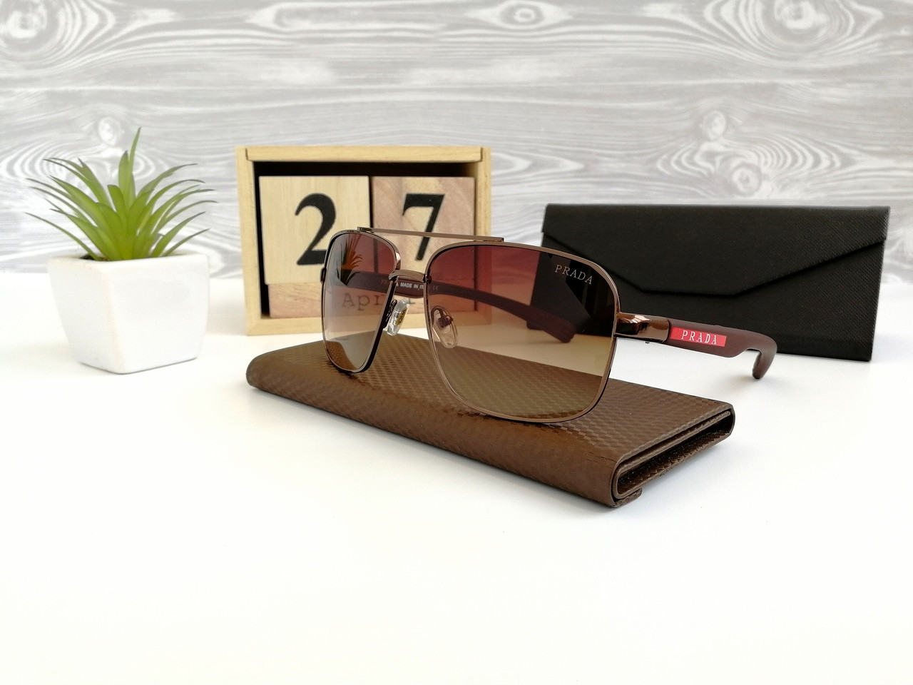 Чоловічі сонцезахисні окуляри Prada коричневі стильні