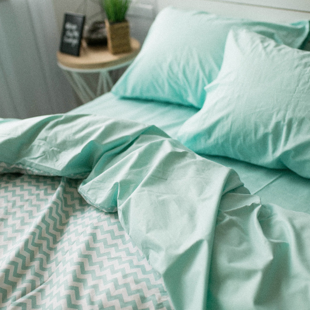 

Комплект постельного белья Вдохновение 1.5-спальный с Простыней на Резинке для Стандартной подушки (PF012)