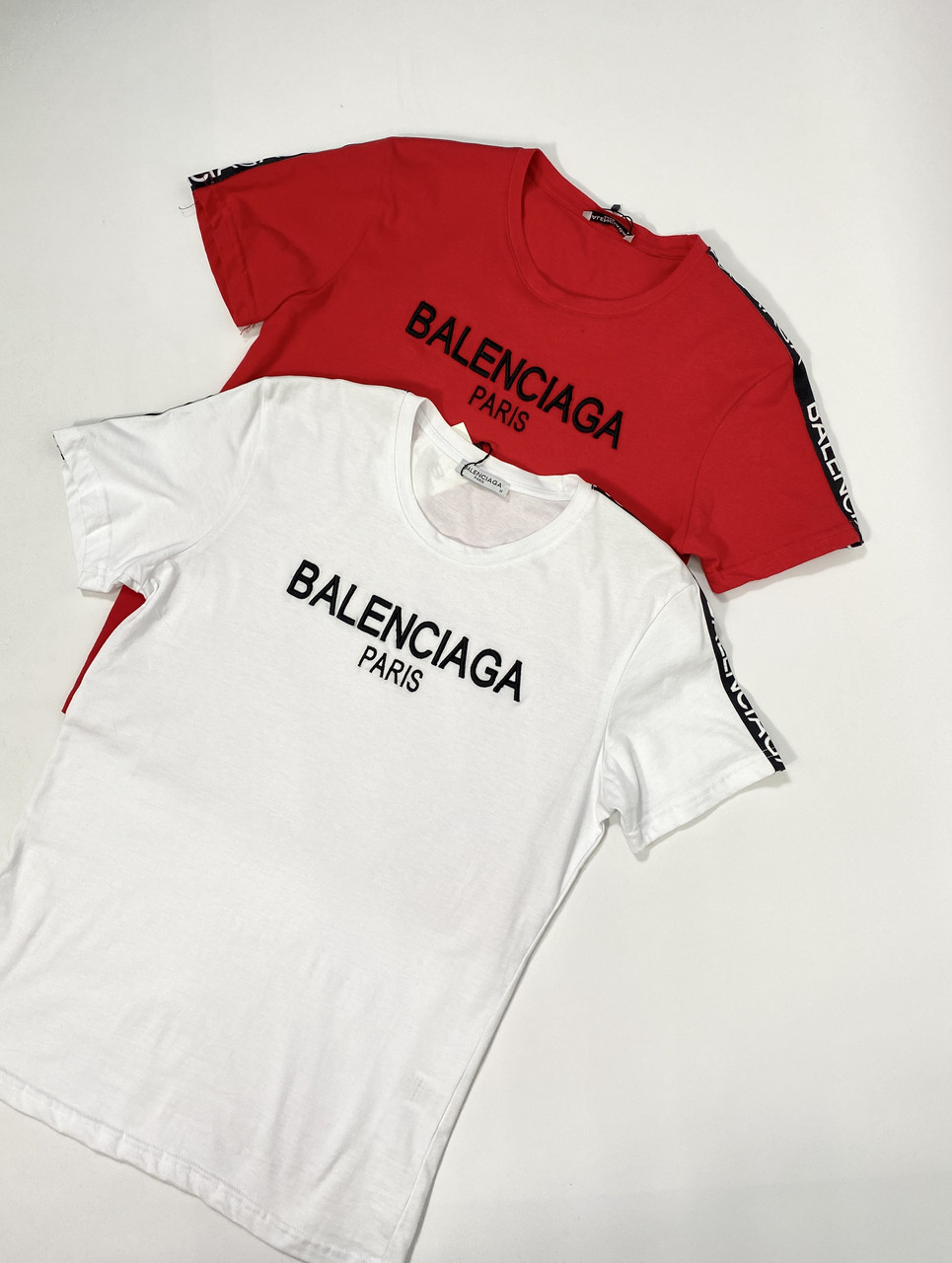 

Мужская футболка однотонная Balenciaga Paris
