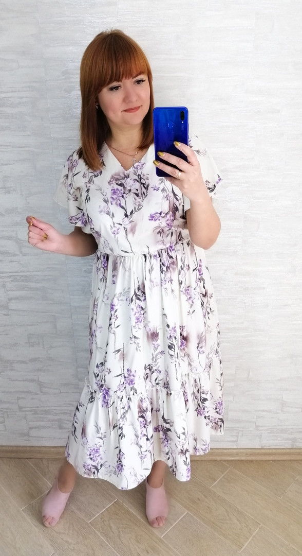 

Приталенное миди-платье в цветочек "Лилия" с коротким рукавом (большие размеры)