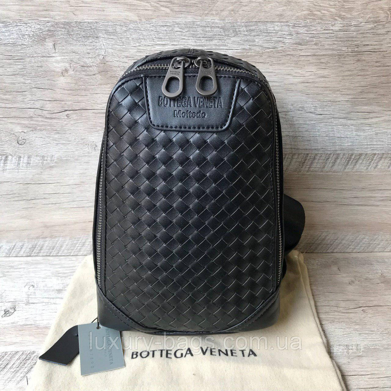 

Мужская нагрудная сумка слинг Bottega Veneta