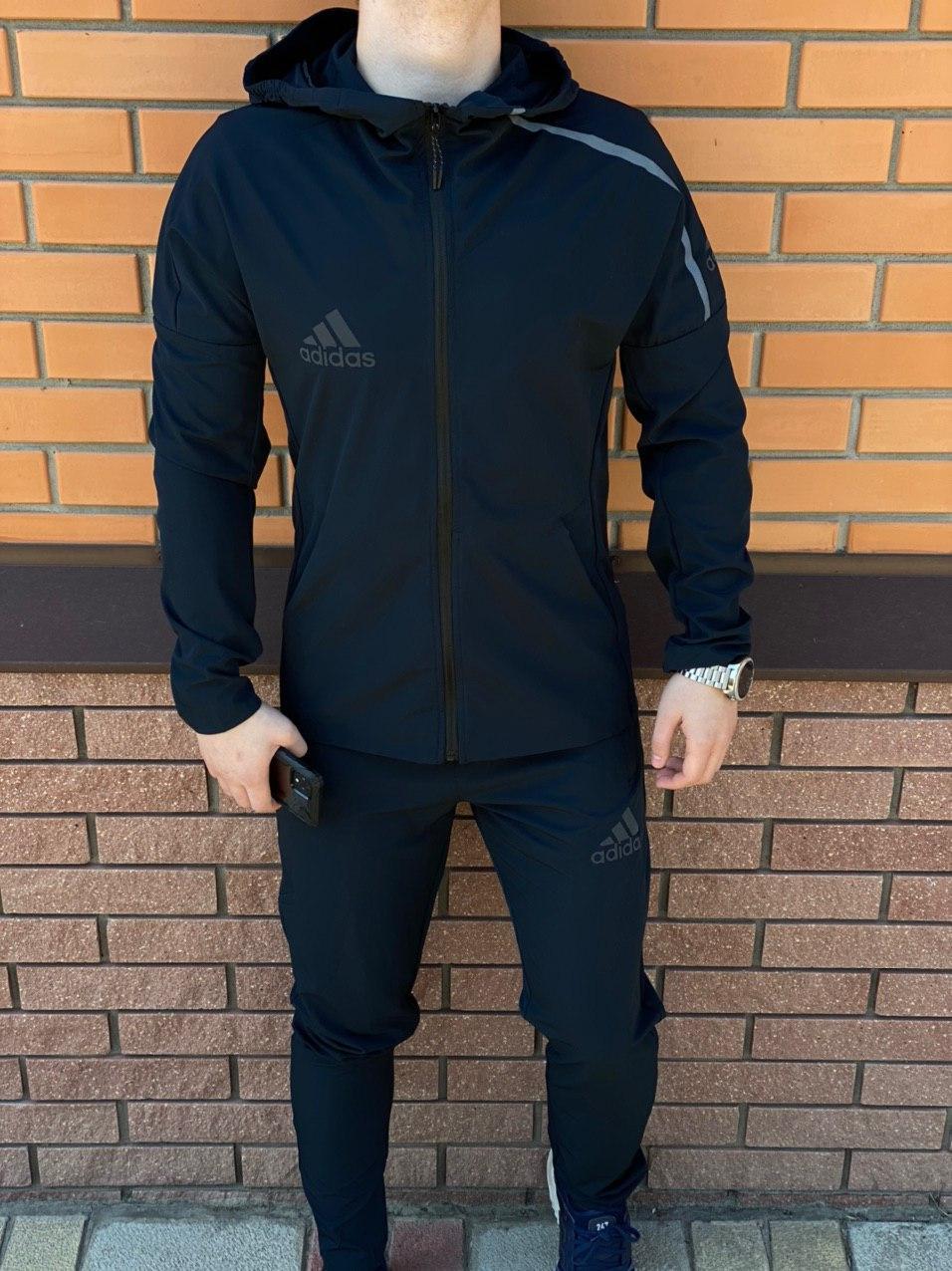 

Спортивный костюм Adidas