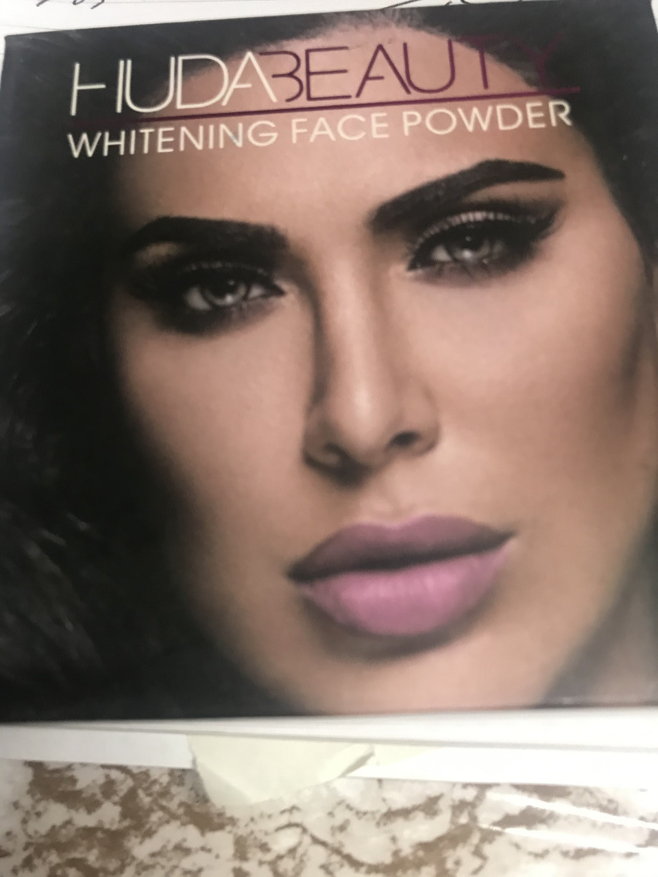 

Пудра Худа Бьюти 2 в 1 Hudabeauty whitening face powder