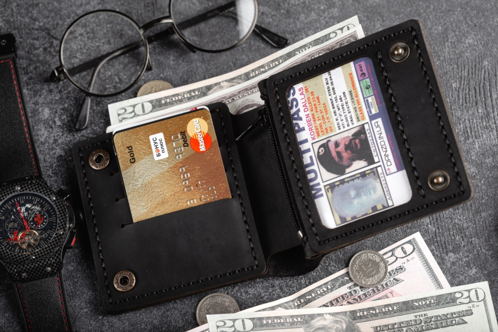 Мужской бумажник для денег и документов банковских карт HARVESTER черный