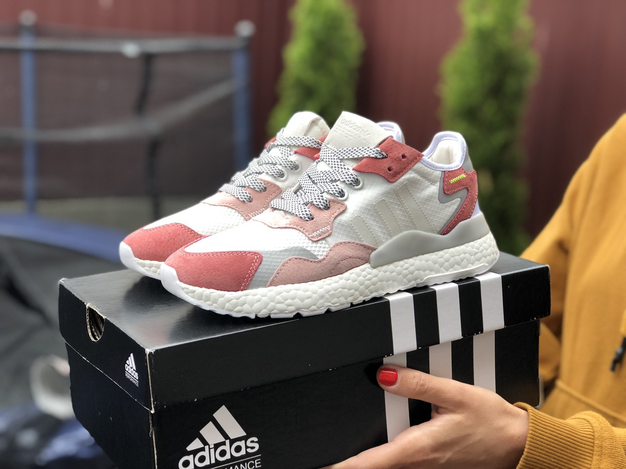 

Кроссовки женские в стиле Adidas Nite Jogger Boost 3M, белые с персиком 40, Белый