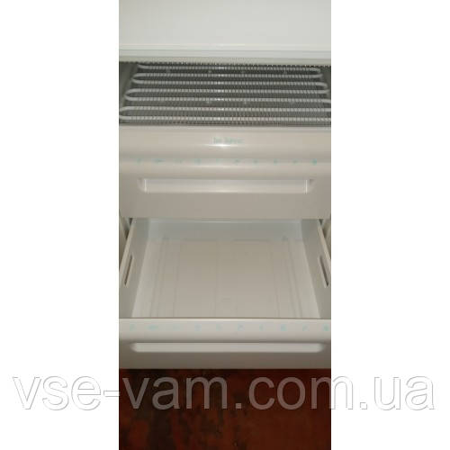 Холодильник двокамерний 50/50 Elektrolux ER 8312 B Фото 2