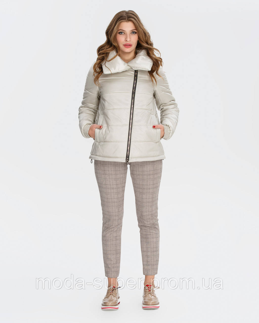 

Куртка женская короткая с молнией на косую рр 42 и 44