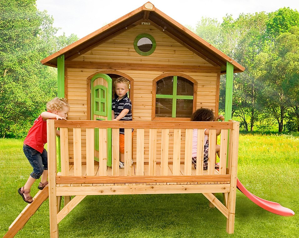 Фото дитячого будиночка з дерева