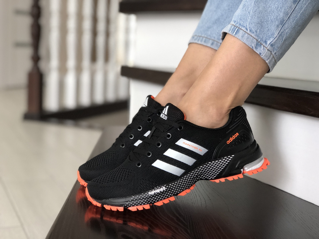 

Кроссовки подростковые Adidas 9466 чёрные с Оранжевым