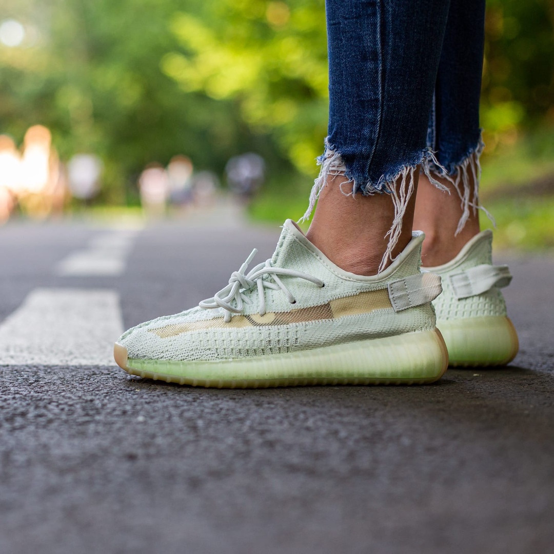 

Кроссовки женские Adidas Yeezy 350 v2 Hyper Space, Адидас Изи Буст, код IN-208 38