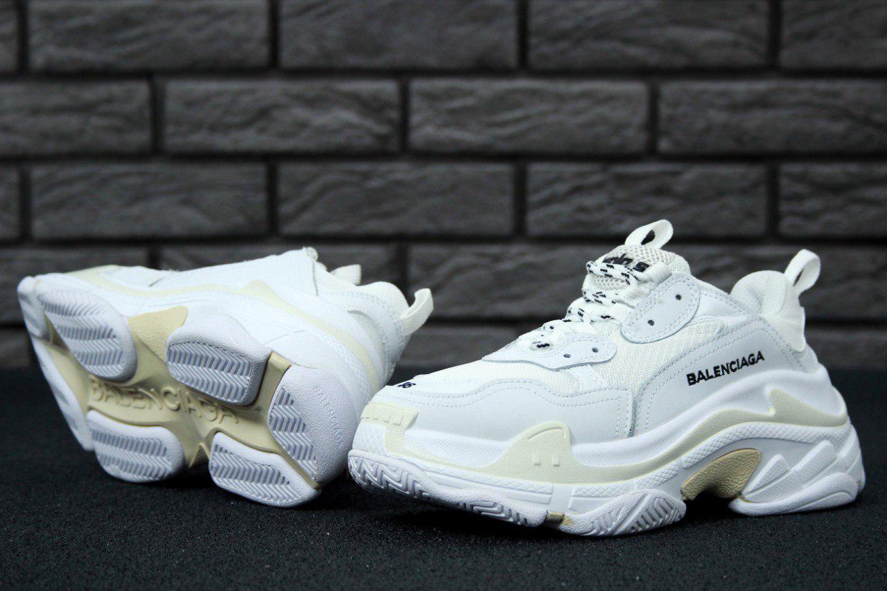 

Кроссовки мужские в стиле Balenciaga Triple S код товара KD-11533. Белые