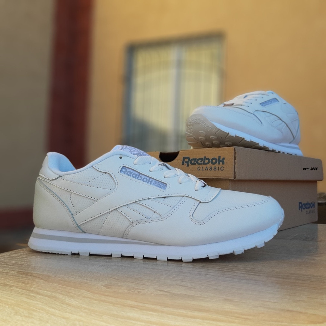 

Мужские кроссовки Reebok Classic (Рибок Класик), белые с перфорацией, код OD-1986 44