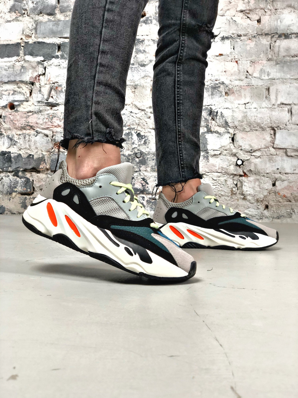 

Кроссовки мужские Adidas Yeezy Boost 700 серые, Адидас Изи Буст. Натуральная замша, прошиты. Код Z-1109 39