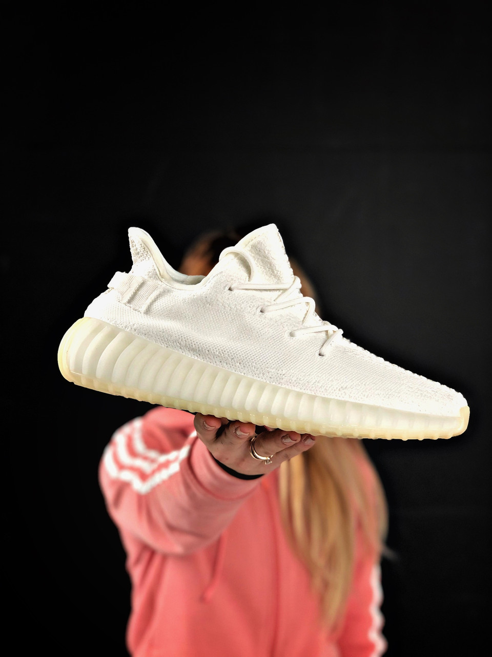 

Кроссовки женские Adidas Yeezy Boost 350 v2 белые, Адидас Изи Буст, дышащий материал, прошиты. Код Z-2101