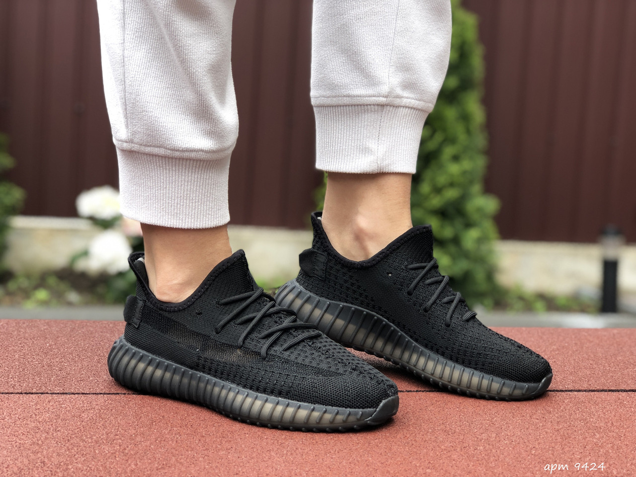 

Кроссовки женские Adidas x Yeezy Boost черные, Адидас Изи Буст, дышащий материал, прошиты. Код SD-9424 39