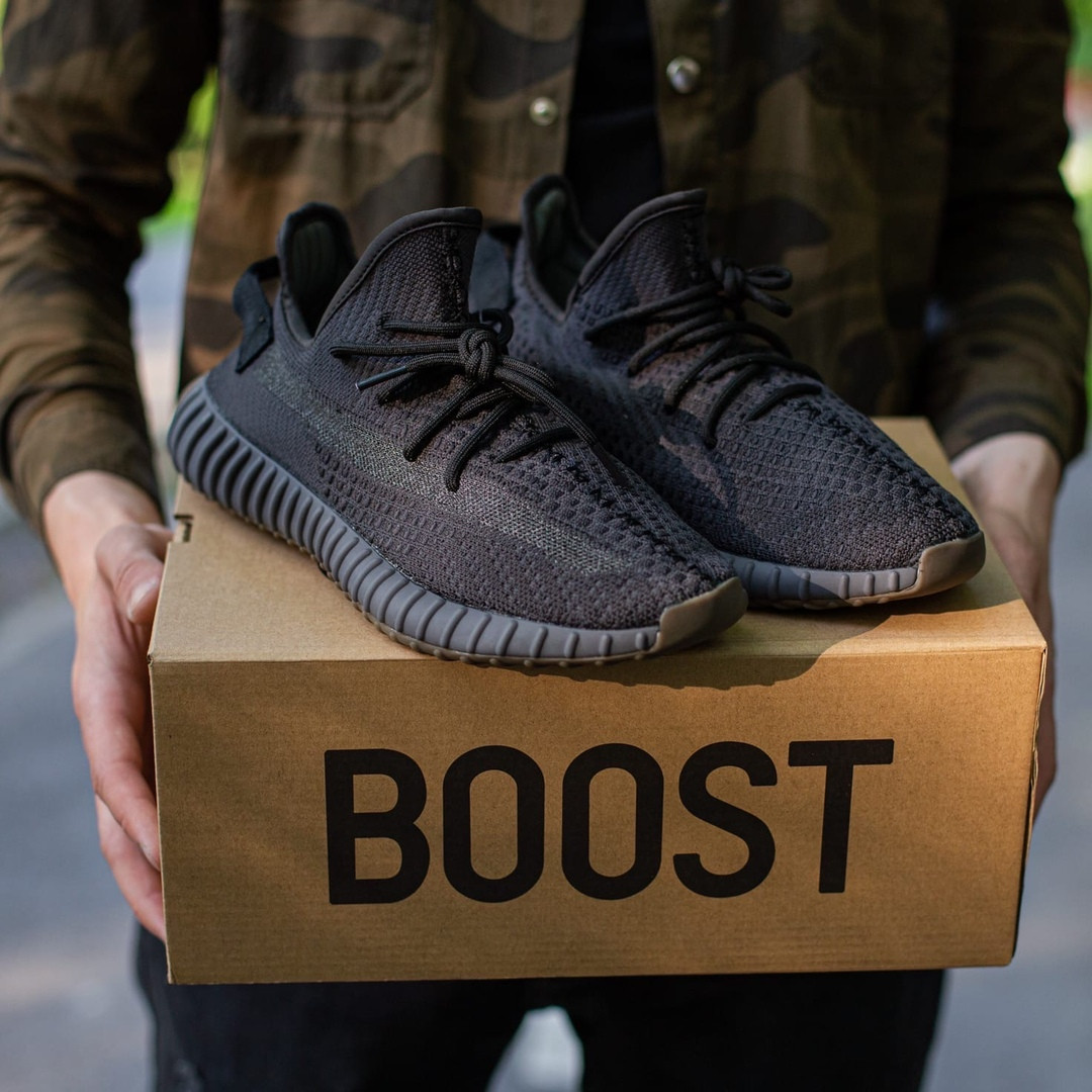 

Кроссовки мужские Adidas Yeezy 350 v2 черные, рефлектив, АдиДас Изи Буст, код IN-452 40