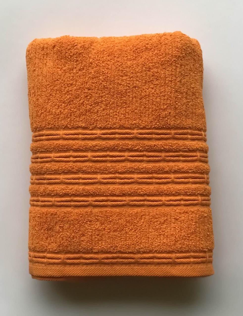 Золотая полотенца. Полотенце Gold Weave пл-1801-03978. Полотенце махровое оранжевое. Стопка полотенец. Полотенце золотого цвета.