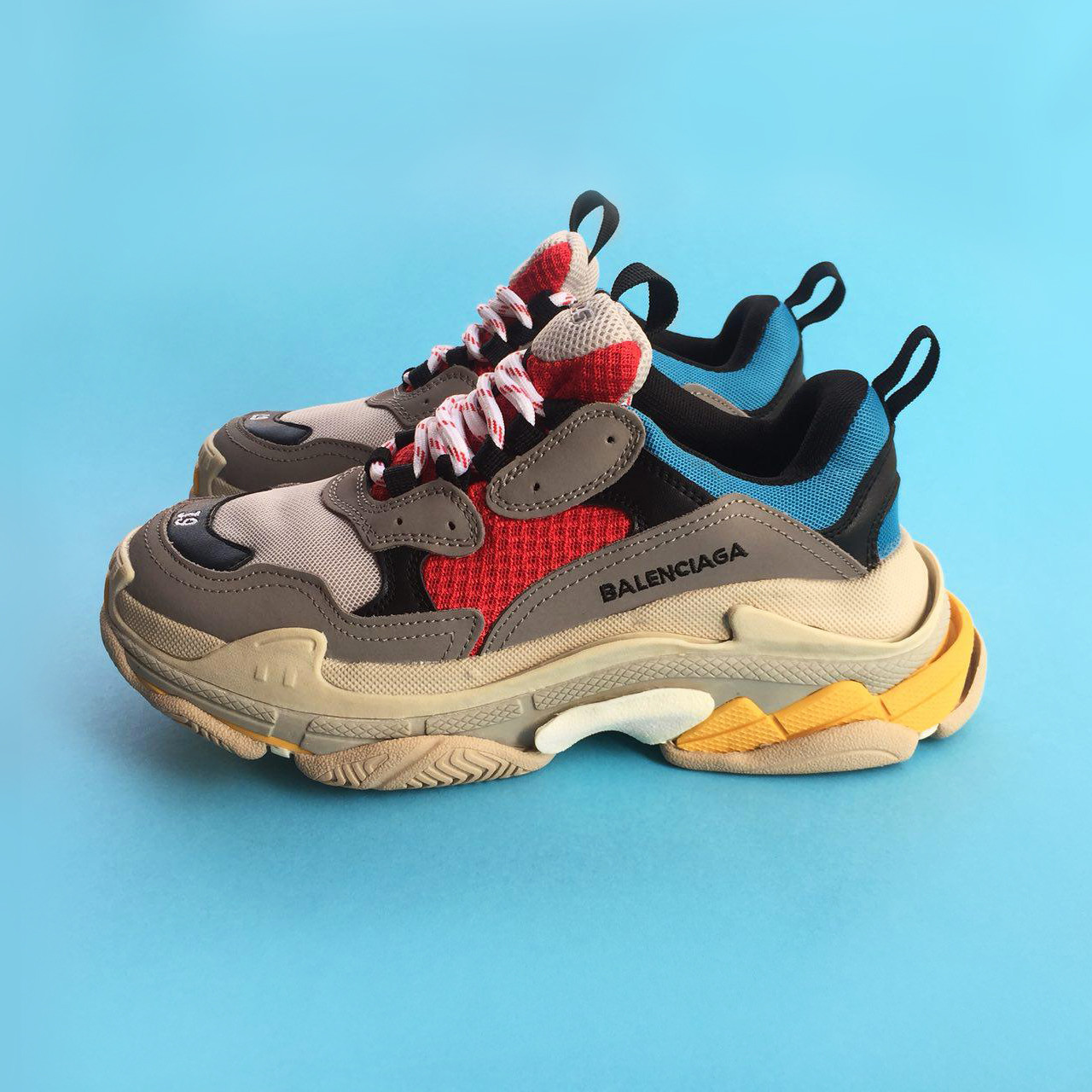 

Кроссовки Balenciaga Triple S Grey