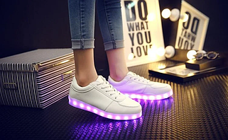 Світиться LED кросівки
