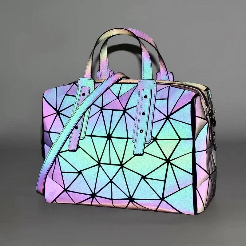 

Женская Сумка Хамелеон Бао – Бао с Геометрическим рисунком Bao Bao Issey Miyake