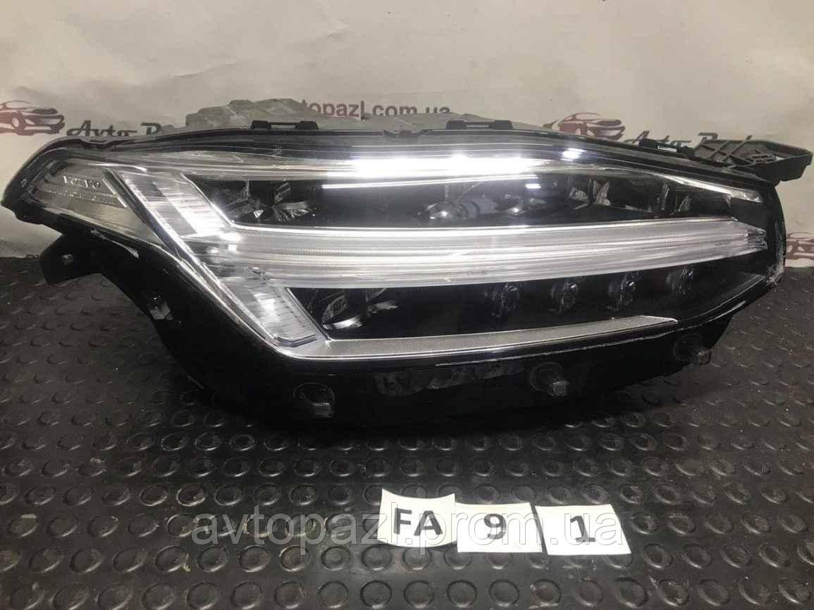 

FA0091 31677039 Фара R дефект стекла Volvo XC90 16- www.avtopazl.com.ua