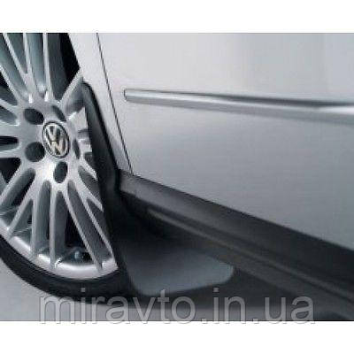 

Брызговики передние для Volkswagen Scirocco 2008- оригинальные 2шт 1K8075111