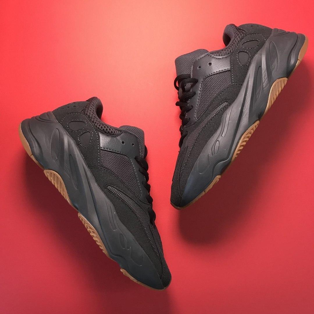 

Adidas Yeezy Boost 700 Utility Black 39, Черный