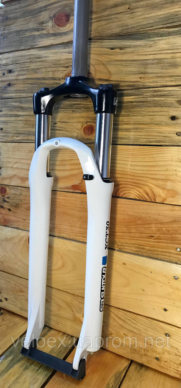 

Вилка SR Suntour ХСТ 100 мм 27.5" Disk цвета
