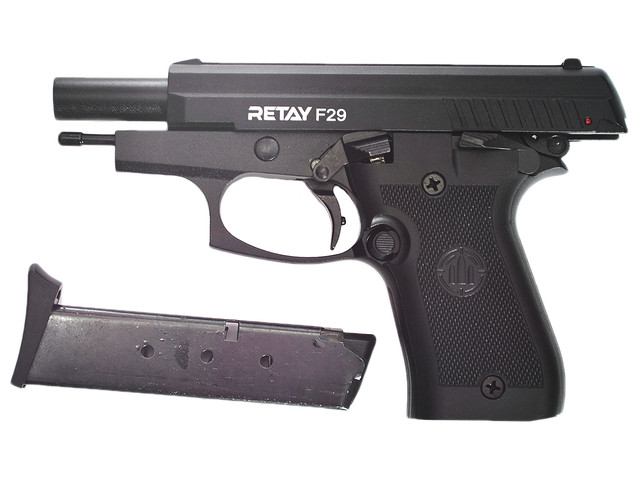 Сигнальний пістолет retay F29 black на затворній затримці з витягнутим магазином