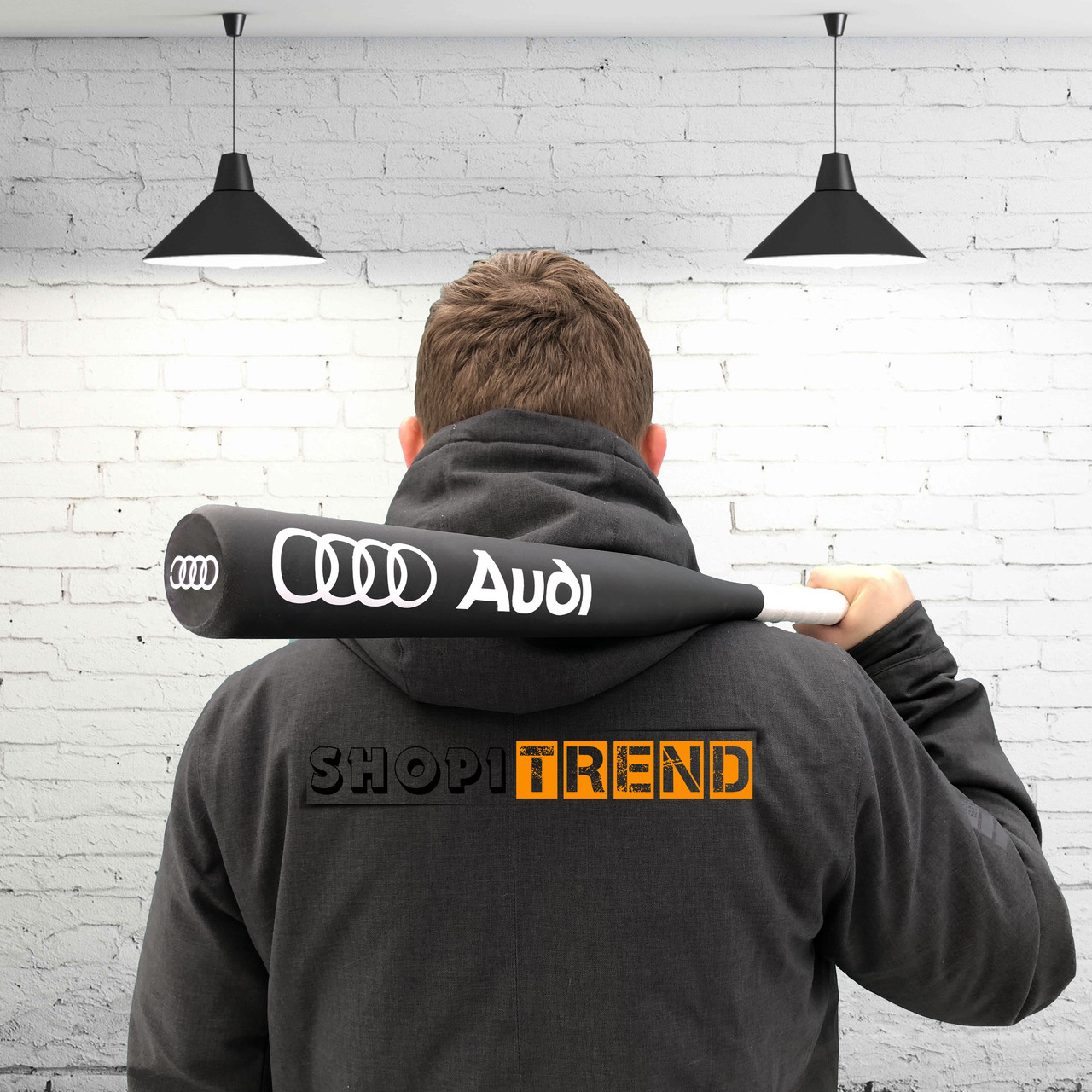 

Бейсбольная бита с маркой Ауди / Audi