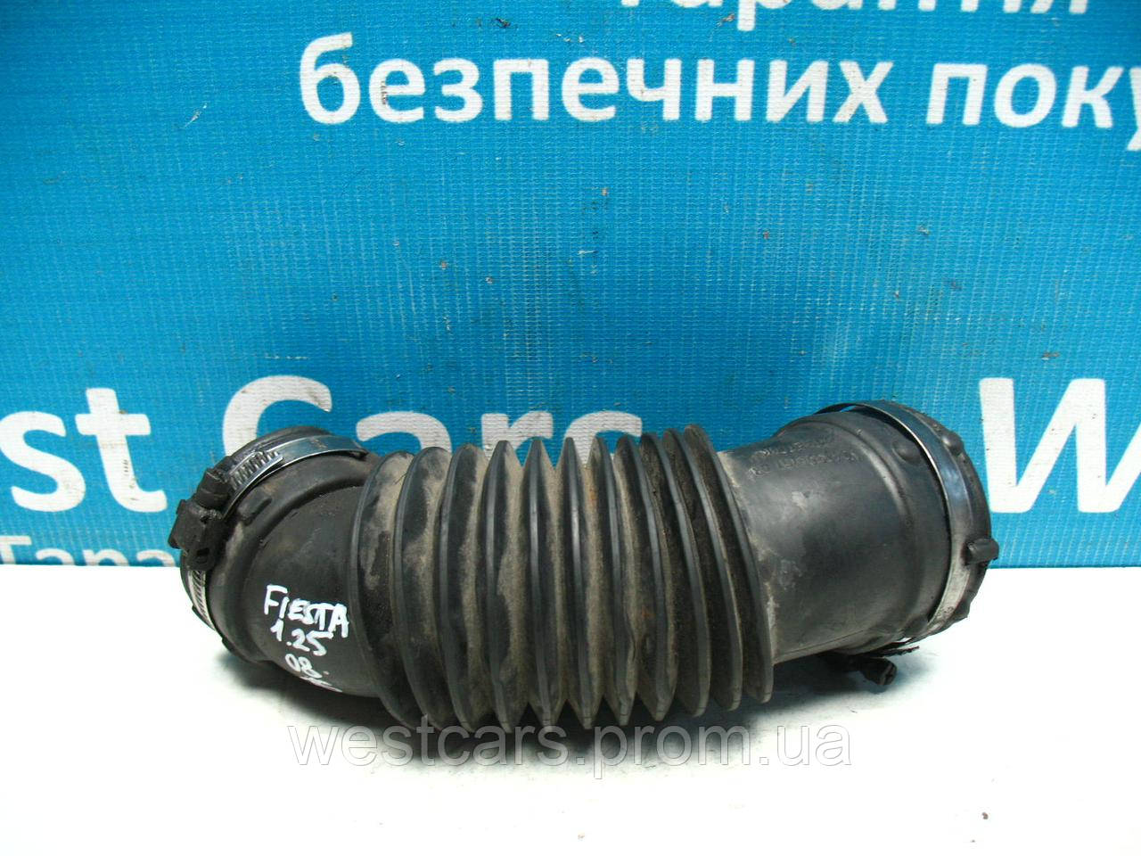 

Патрубок воздушного фильтра на 1.25 бензин Ford Fiesta с 2008 по 2012