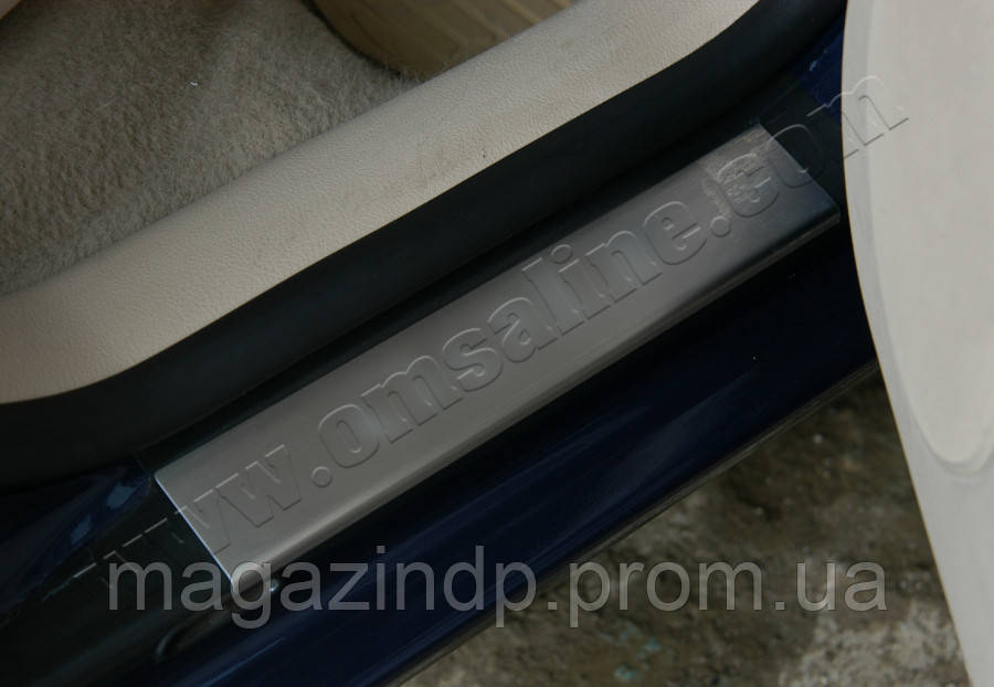 

Volkswagen Golf (2004-2012) Дверные пороги 4шт