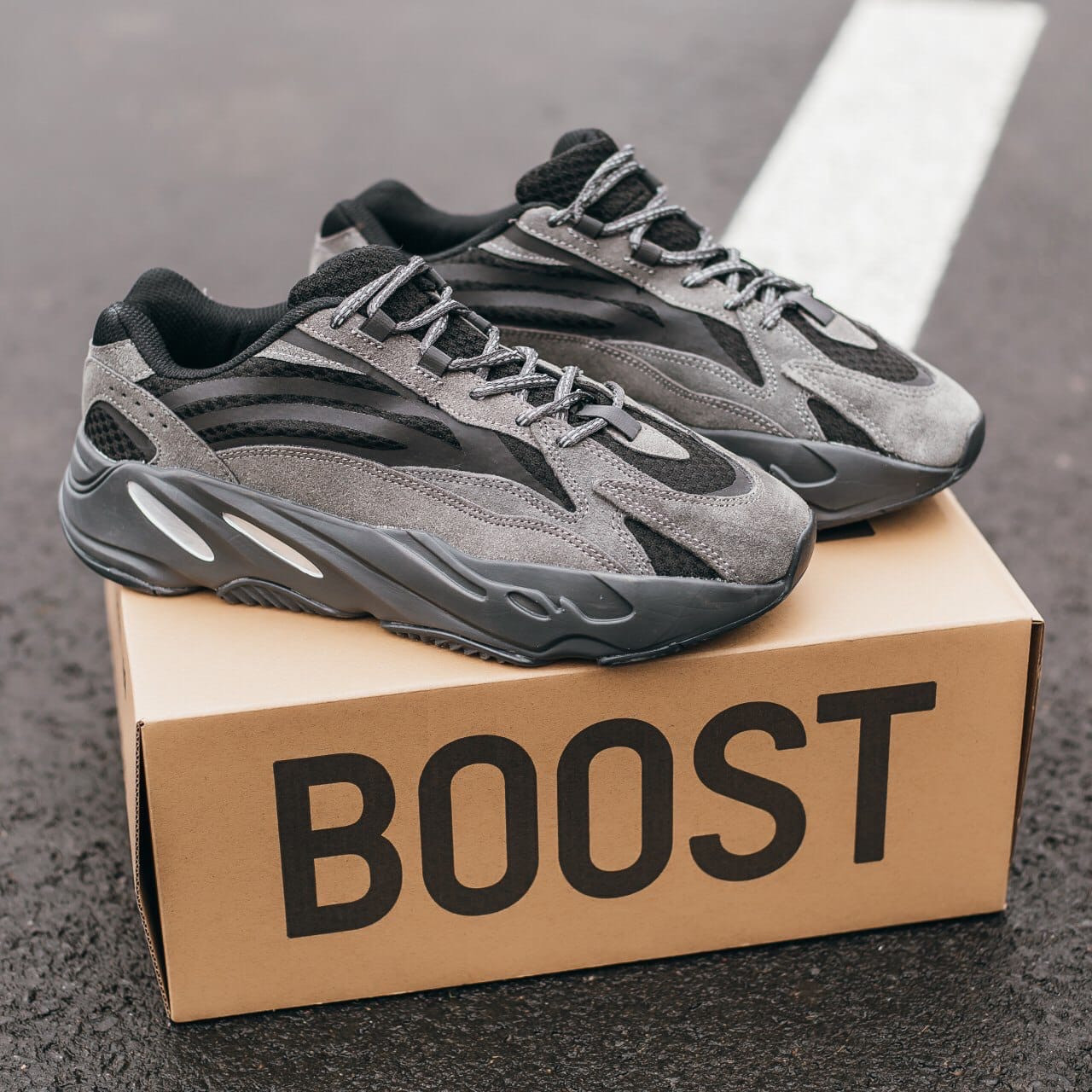 

Кроссовки женские Adidas Yeezy Boost 700 V2 черные, Адидас ИзиБуст 700, рефлектив, код IN-283 да, да, да, 41