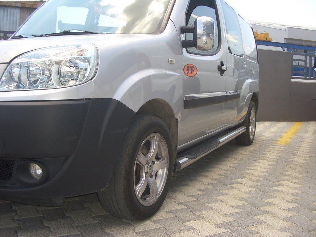 

Fiat Doblo I 2001-2005 гг. Боковые трубы (2 шт., нерж.) 60 мм, с пластиковыми вставками