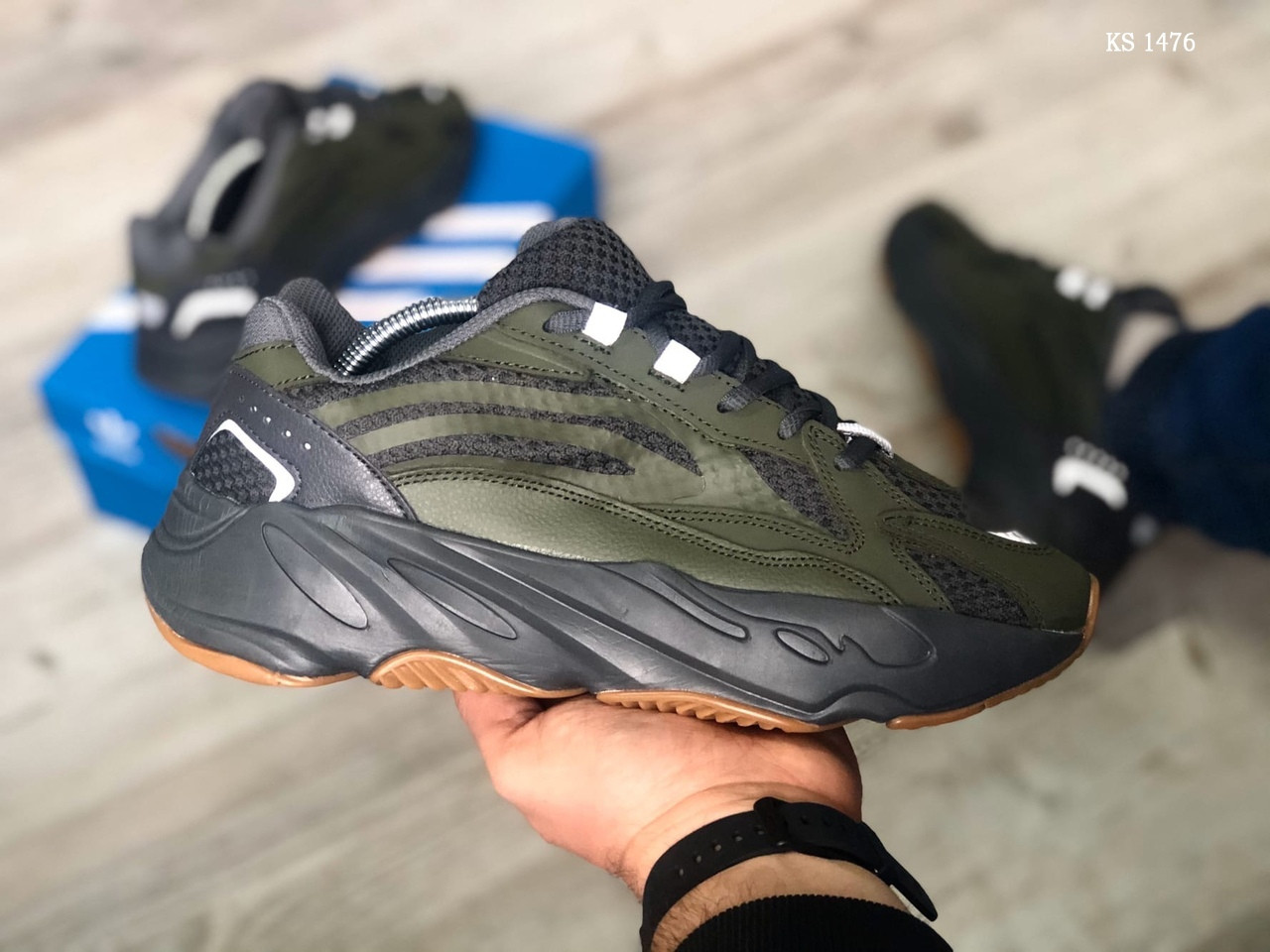 

Кроссовки мужские Adidas Yeezy 700 оливковые, Оливковый