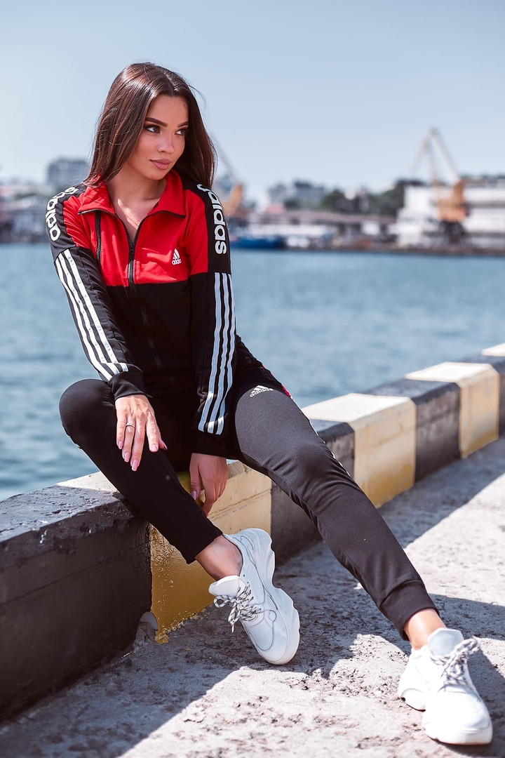 

Женский спортивный костюм Adidas черный (2 цвета) РО/-3350 44-46, Черный/красный