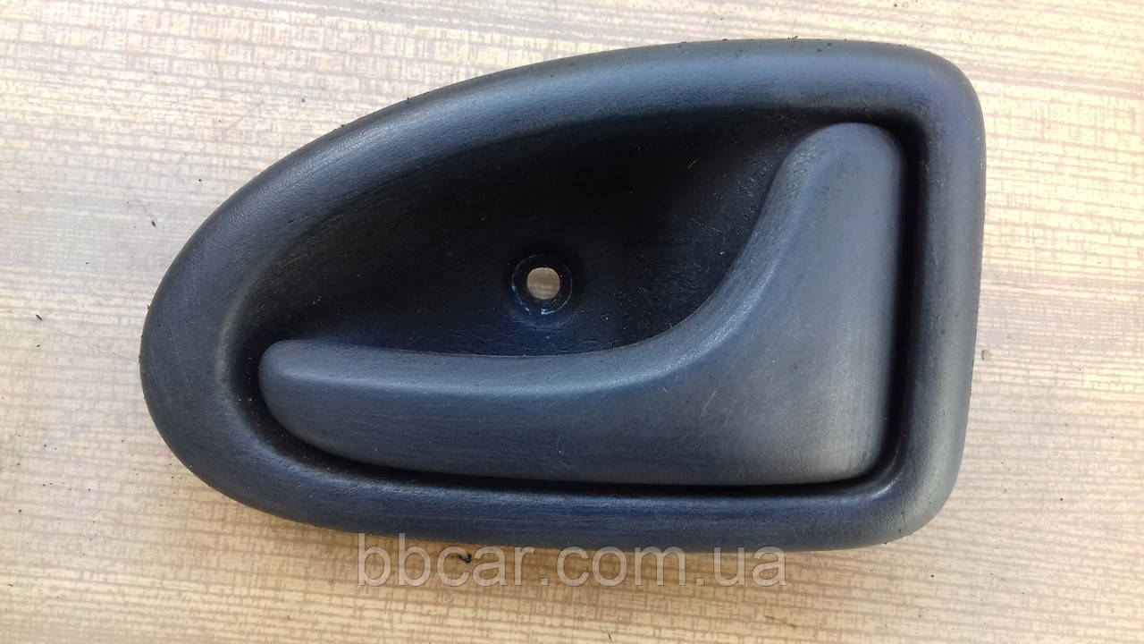 Дверна ручка Renault Megane(передня права) 8200028995;99035101