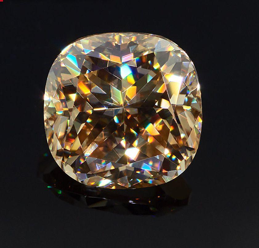 

Муассанит кушон светло желтый 5.48 ct 10 х 10 mm