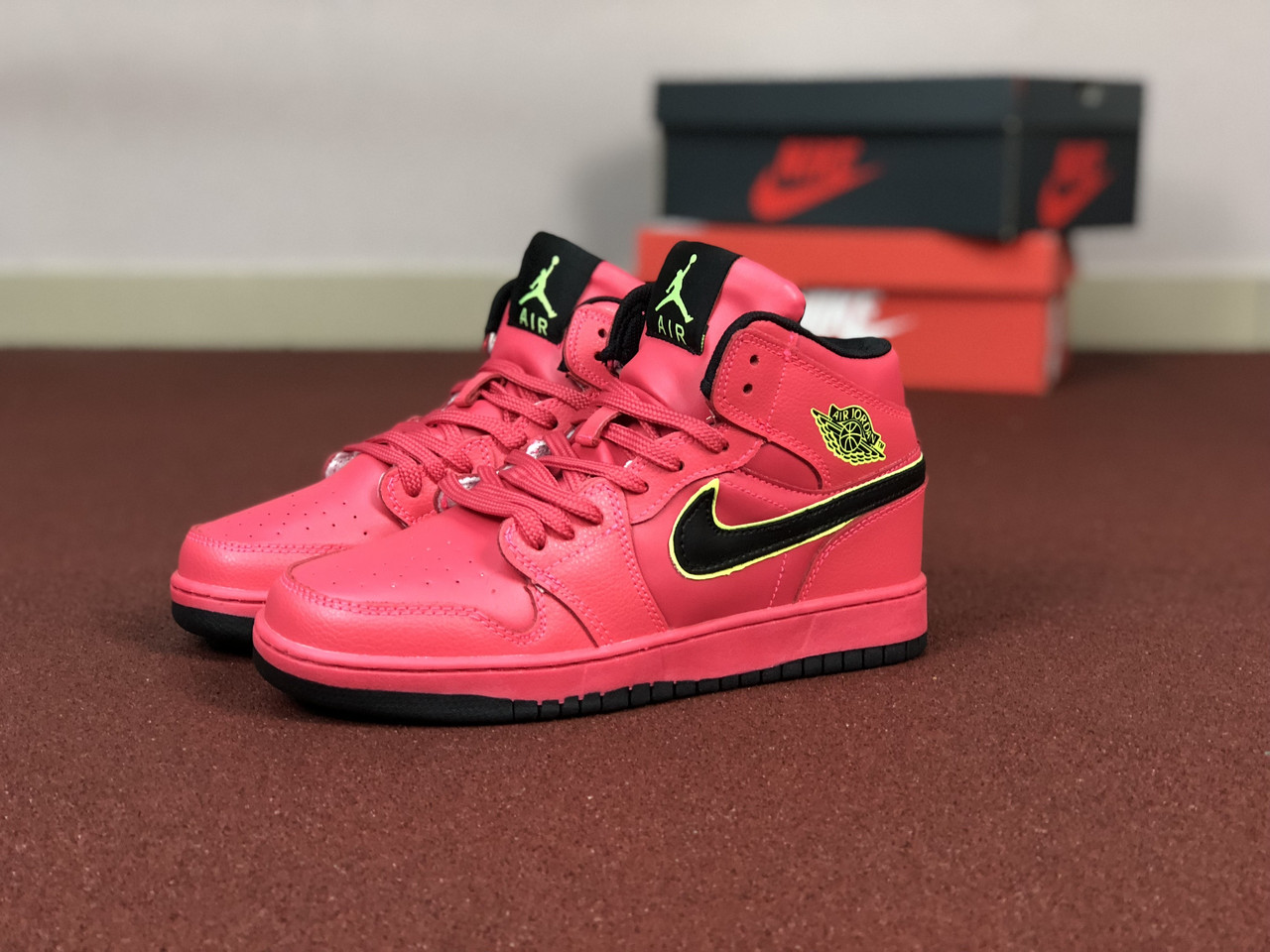 

Кроссовки женские Nike Air Jordan 1 Retro малиновые, Найк ДжорДан. Натуральная кожа, прошиты. Код SD-8585