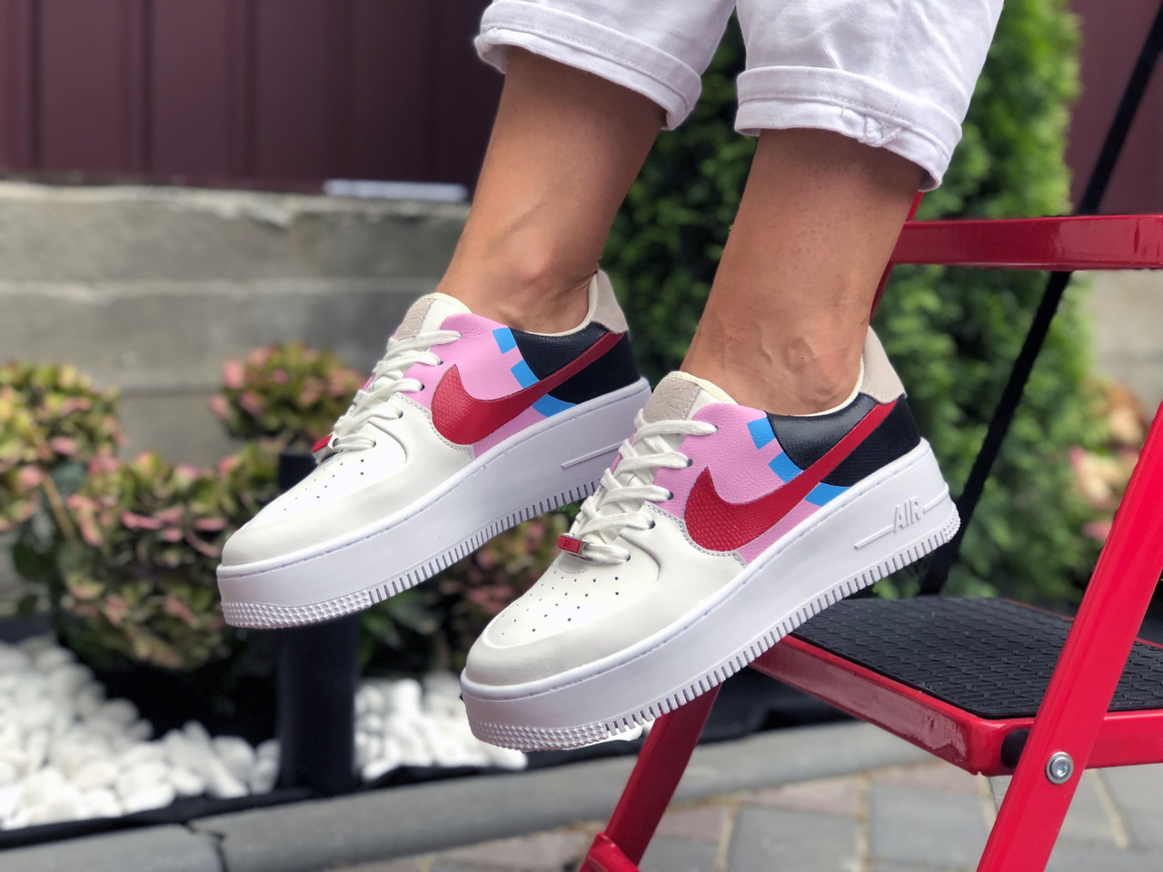 

Кроссовки женские Nike Air Force 1 белые с розовым, Найк Аир Форс, натуральная кожа, прошиты. Код SD-9675, Белый