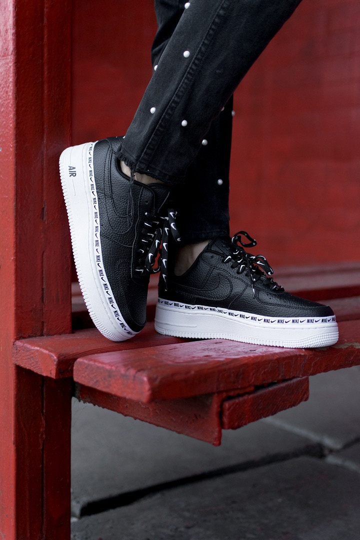 

Женские кроссовки Nike Air Force 1 SE Premium (Найк Аир Форс), черные, код SS-0007, Черный