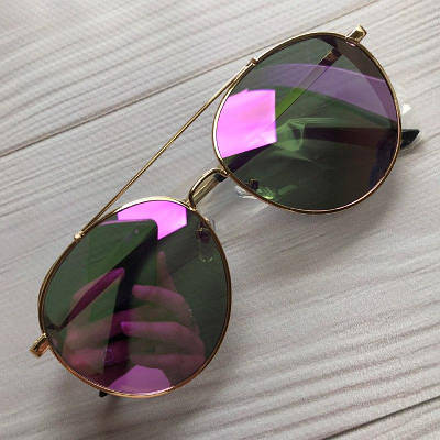 Женские солнцезащитные очки розовые